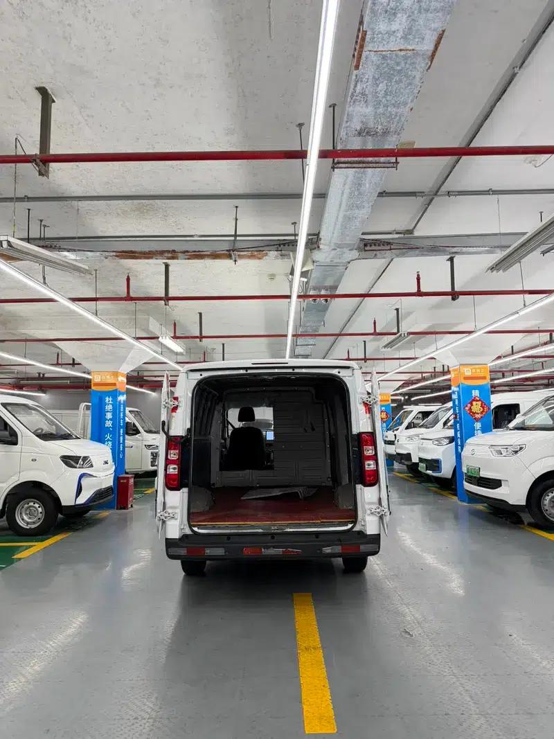 Wuling Yangguang 2024 Model 300km Comfort Edition with Closed Windows 60kW — миниатюра 5
