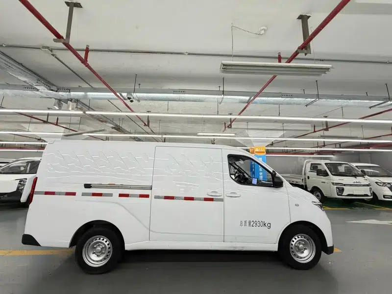 Wuling Yangguang 2024 Model 300km Comfort Edition with Closed Windows 60kW — миниатюра 7