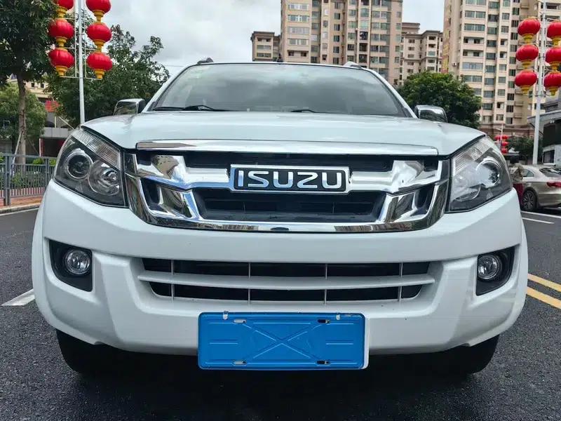 2017 D-MAX 3.0T Automatic 4WD 5-Seater — миниатюра 2