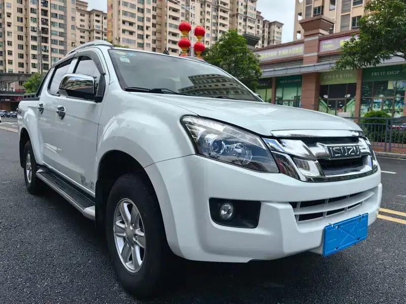 2017 D-MAX 3.0T Automatic 4WD 5-Seater — миниатюра 3