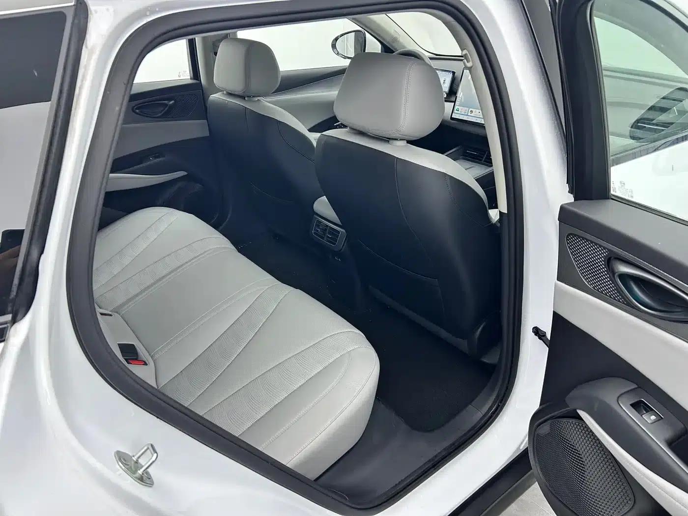 Seal 06 DM-i Touring Edition 2025 DM-i 150KM Flagship Model — миниатюра 9