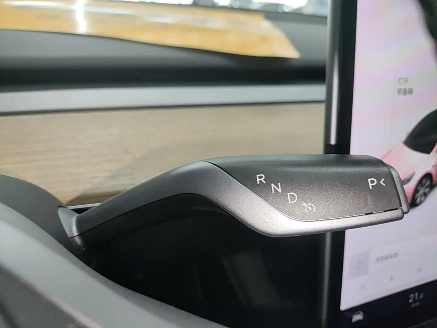 Tesla Model Y 2021 Standard Range Rear-Wheel Drive Version — миниатюра 21