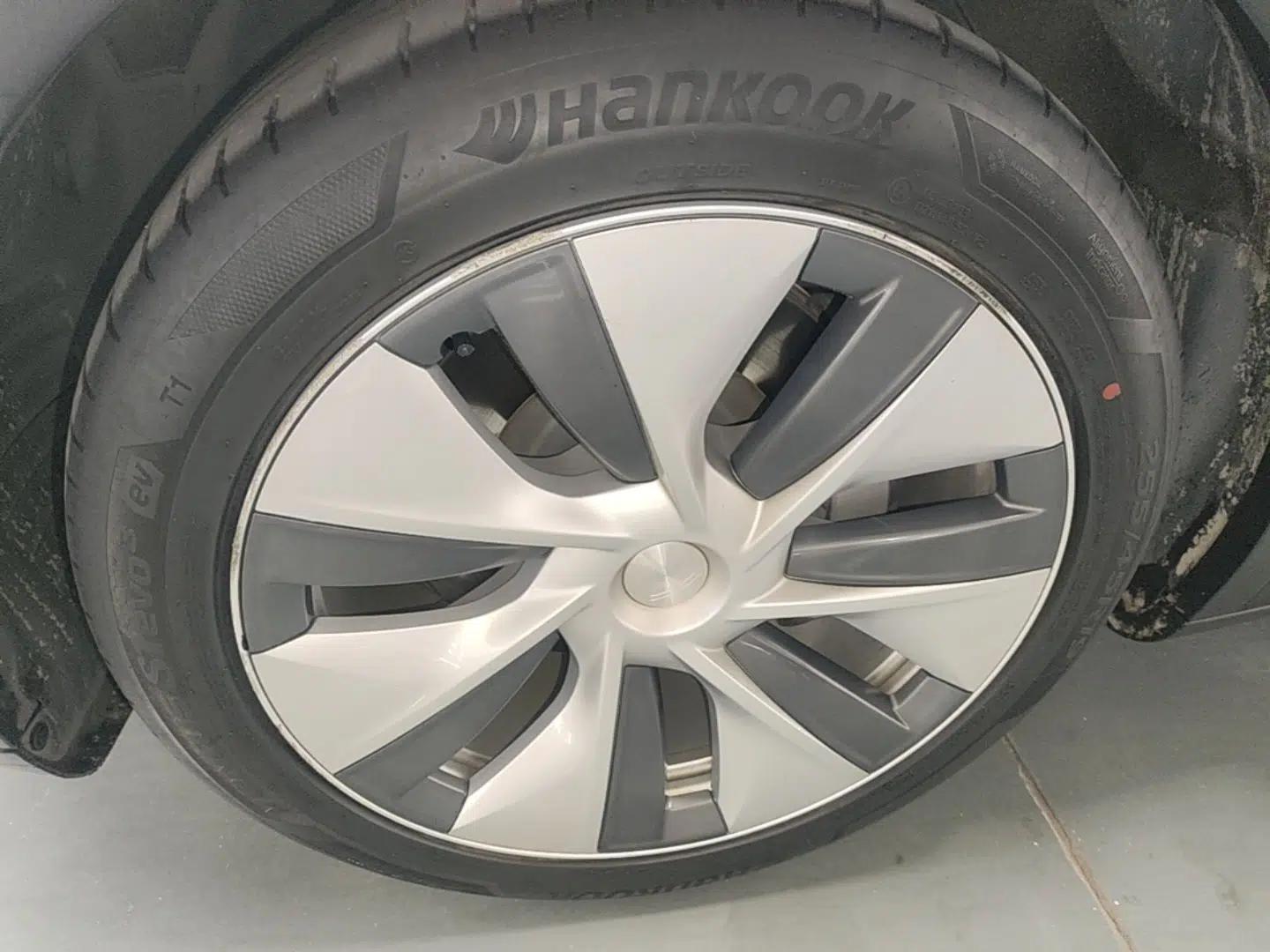 Tesla Model Y 2021 Standard Range Rear-Wheel Drive Version — миниатюра 10