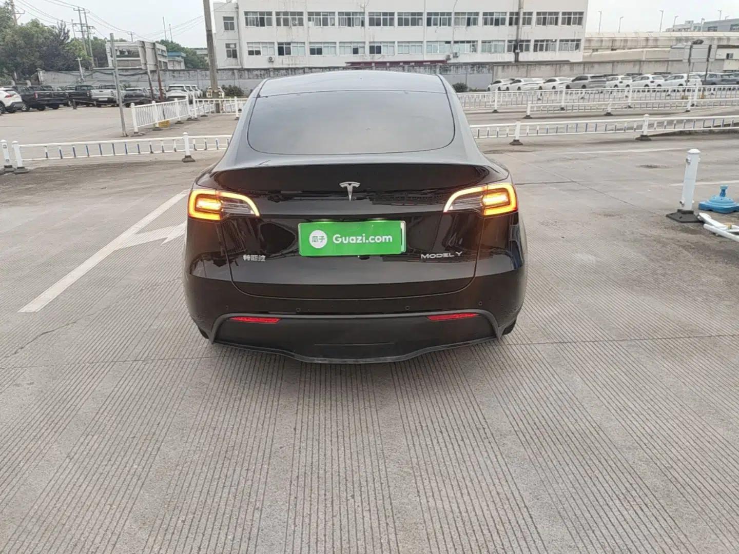 Tesla Model Y 2022 Revised Version Rear-Wheel Drive — миниатюра 5