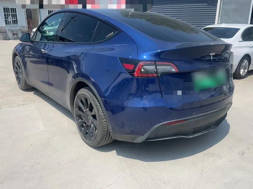 Tesla Model Y 2021 Long-Range All-Wheel-Drive Version — миниатюра 2