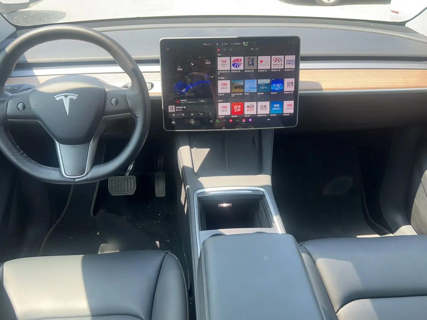Tesla Model Y 2021 Long-Range All-Wheel-Drive Version — миниатюра 11