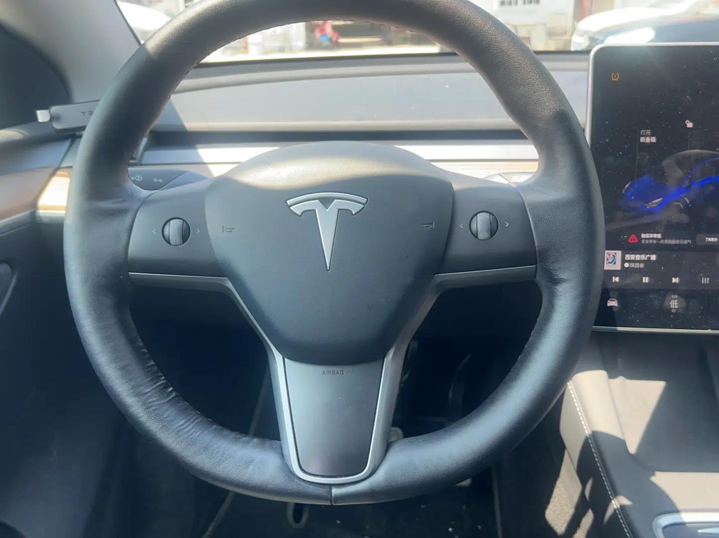 Tesla Model Y 2021 Long-Range All-Wheel-Drive Version — миниатюра 13