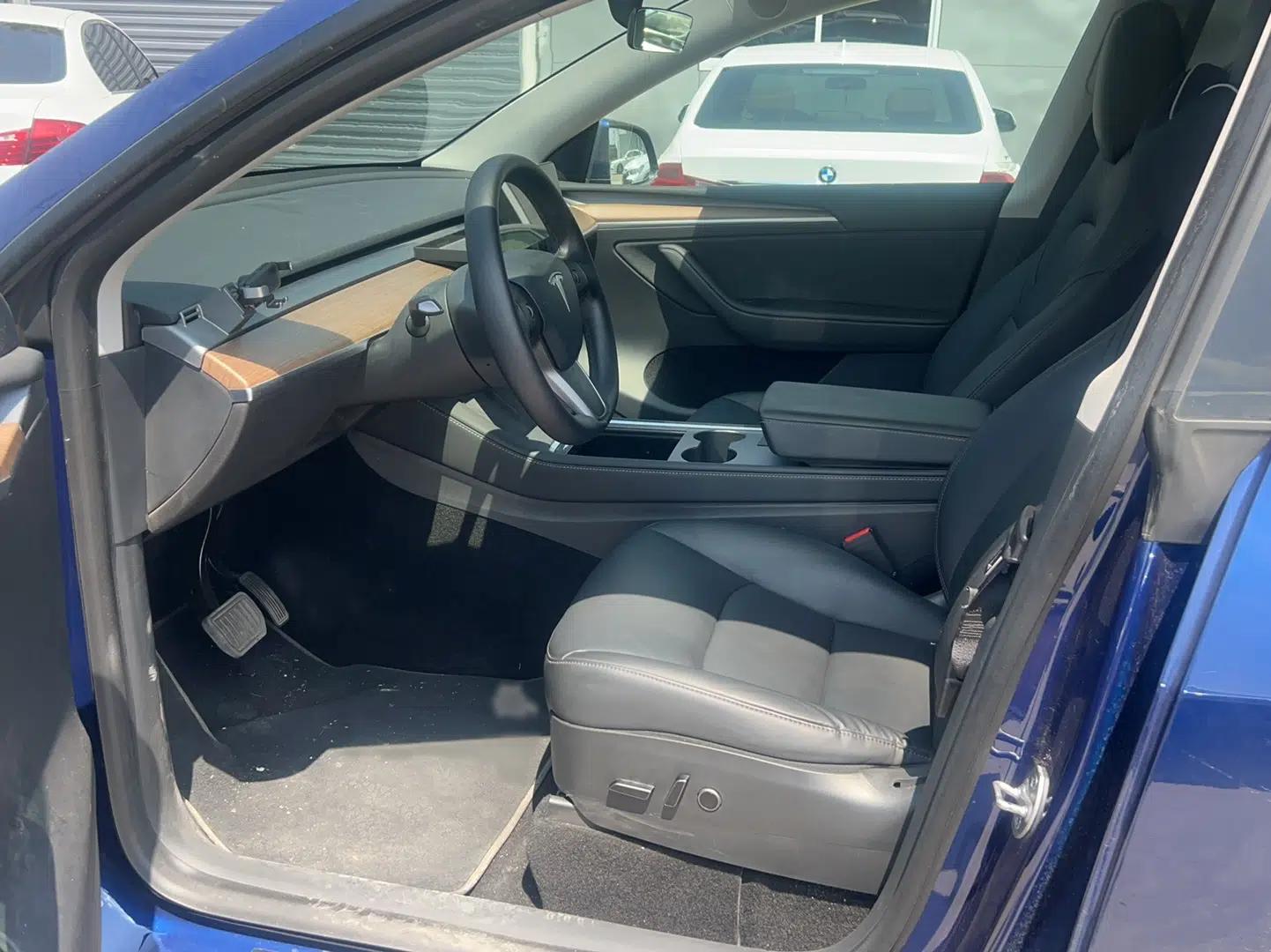 Tesla Model Y 2021 Long-Range All-Wheel-Drive Version — миниатюра 15
