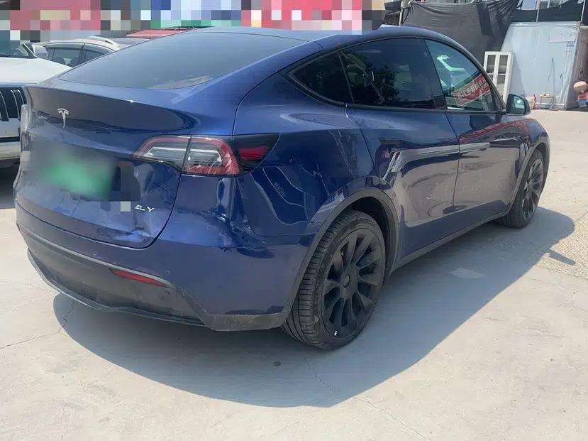 Tesla Model Y 2021 Long-Range All-Wheel-Drive Version — миниатюра 6