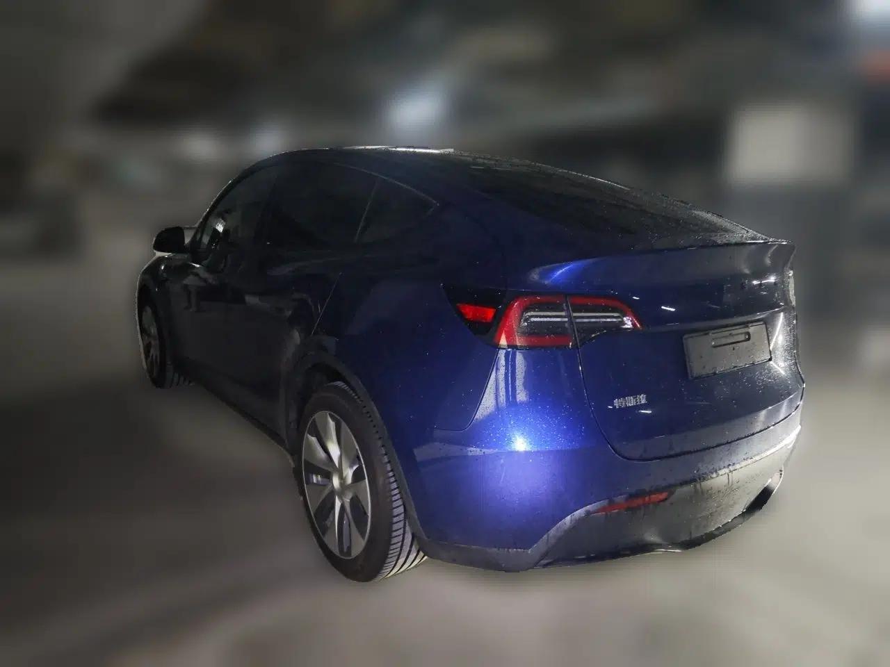 Tesla Model Y 2021 Long-Range All-Wheel-Drive Version 3D7 — миниатюра 4