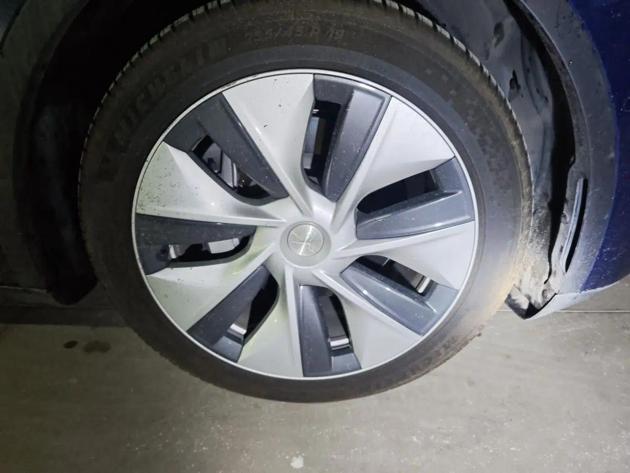 Tesla Model Y 2021 Long-Range All-Wheel-Drive Version 3D7 — миниатюра 8