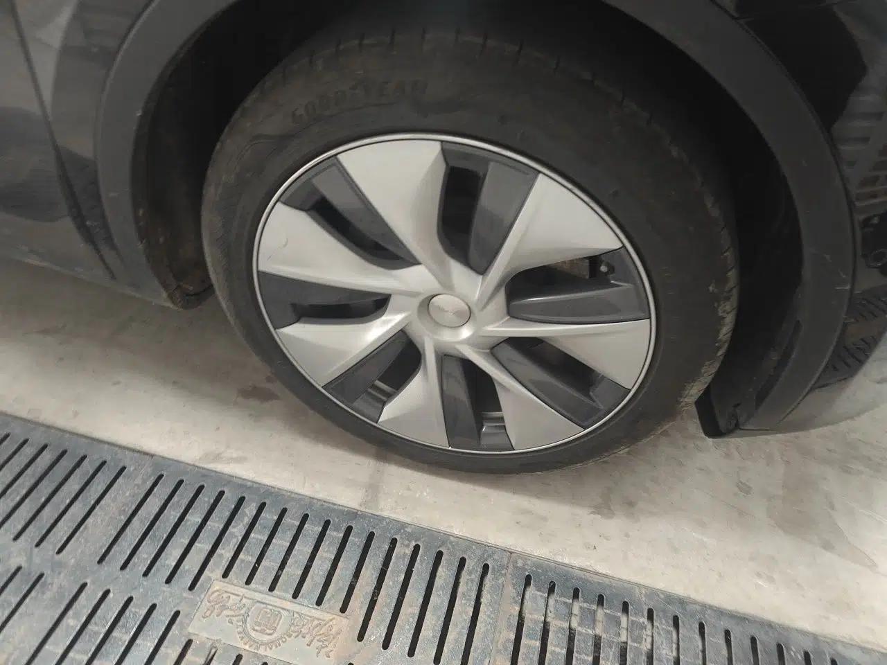Tesla Model Y 2022 Rear-Wheel-Drive Version — миниатюра 8