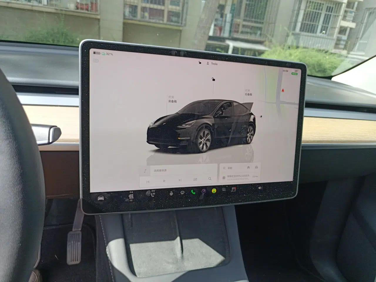 Tesla Model Y 2022 Long-Range All-Wheel-Drive Version — миниатюра 11
