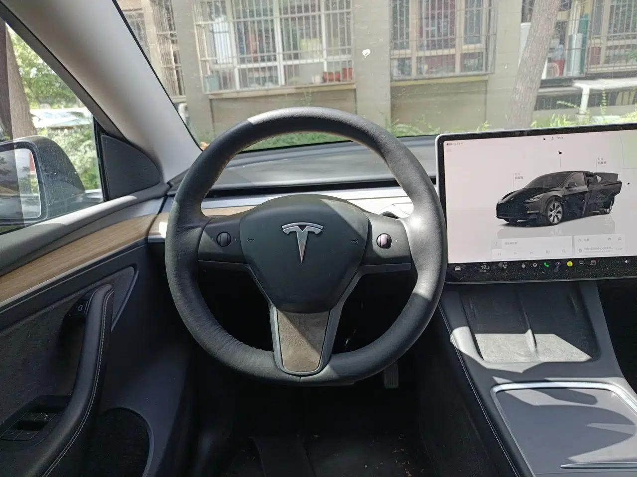 Tesla Model Y 2022 Long-Range All-Wheel-Drive Version — миниатюра 10