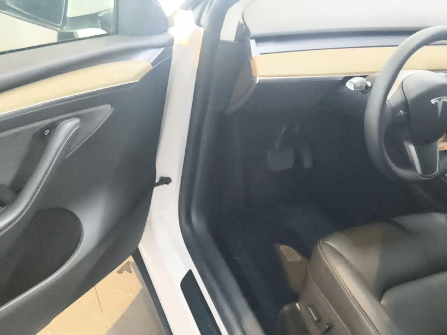 Tesla Model Y 2021 Long-Range All-Wheel-Drive Version — миниатюра 18