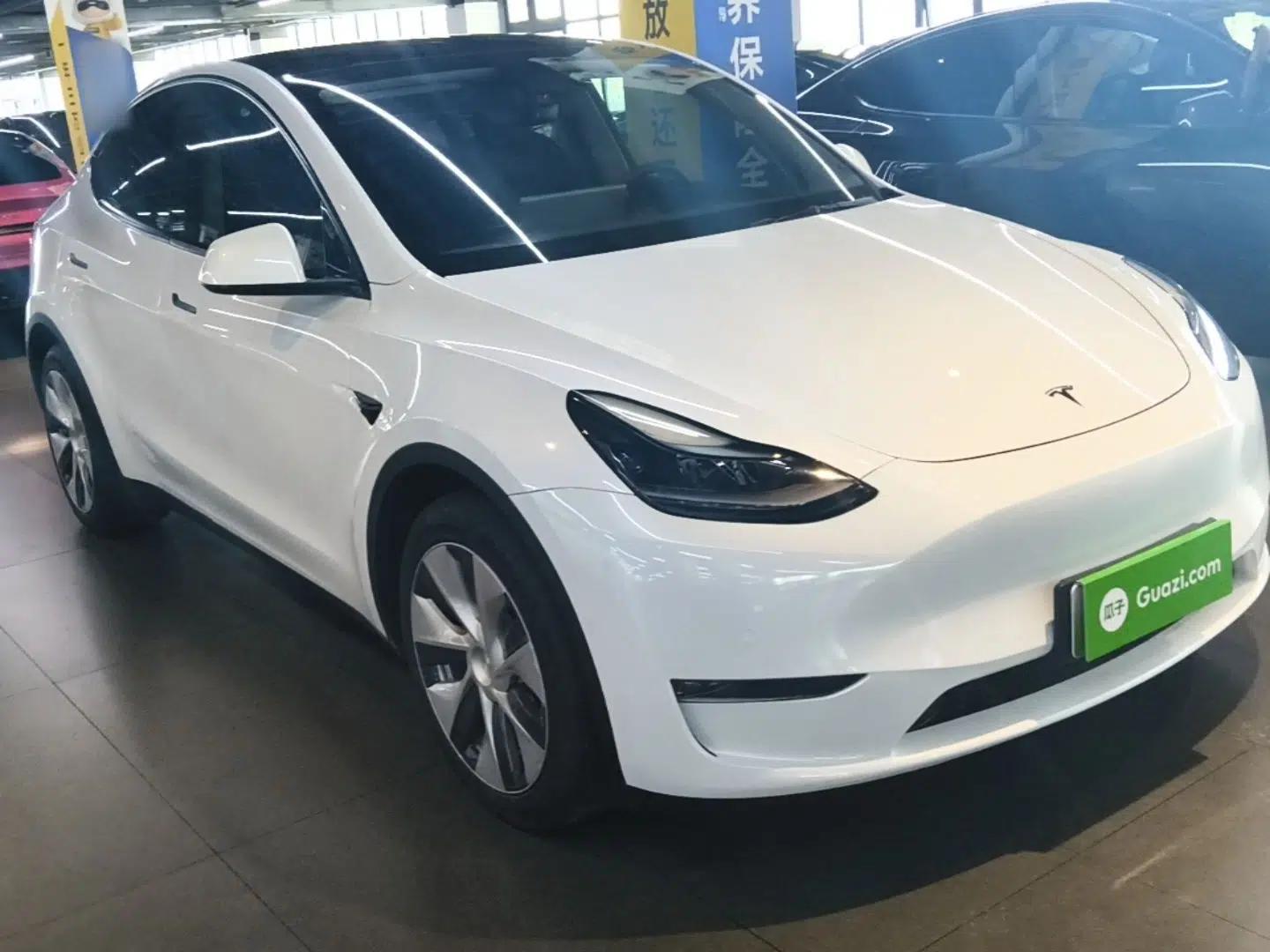 Tesla Model Y 2021 Long-Range All-Wheel-Drive Version — миниатюра 3