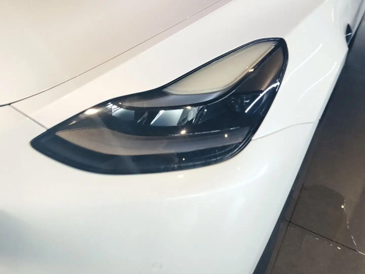 Tesla Model Y 2021 Long-Range All-Wheel-Drive Version — миниатюра 8