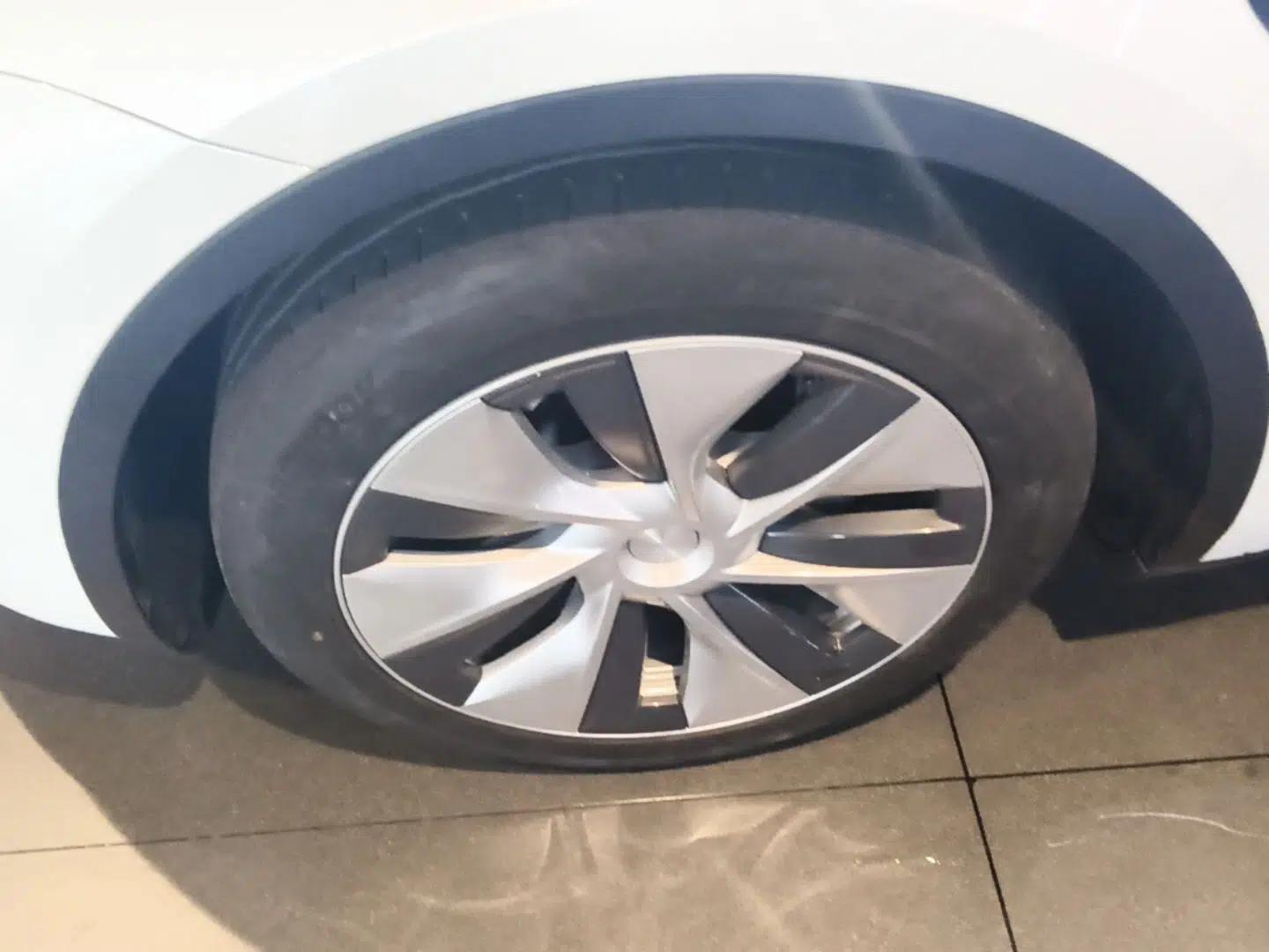 Tesla Model Y 2021 Long-Range All-Wheel-Drive Version — миниатюра 10