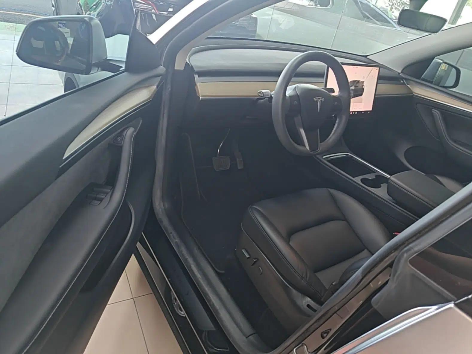 Tesla Model Y 2022 Rear-Wheel-Drive Version — миниатюра 18
