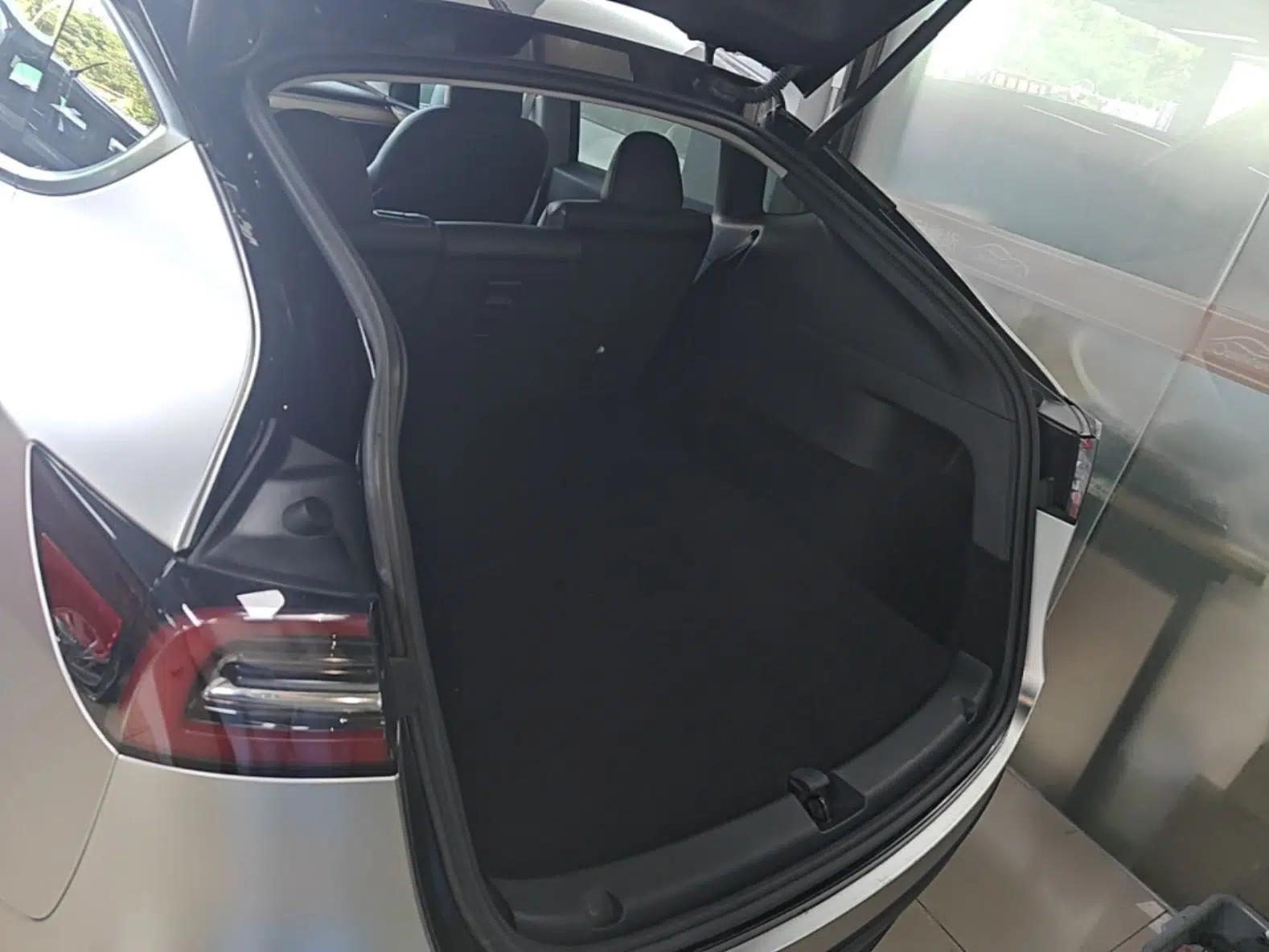 Tesla Model Y 2022 Rear-Wheel-Drive Version — миниатюра 22