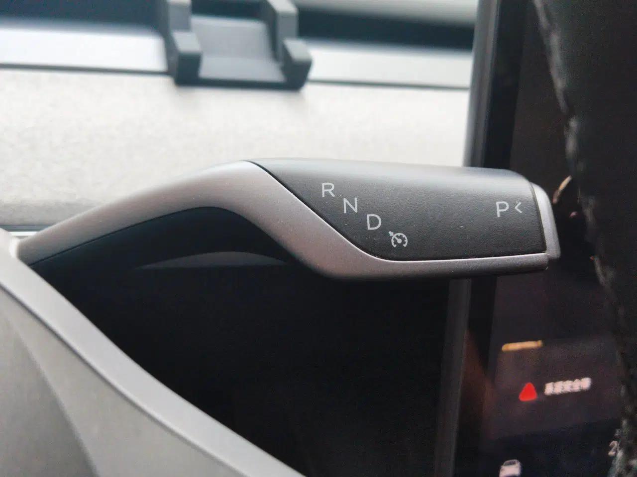 Tesla Model Y 2023 Rear-Wheel-Drive Version — миниатюра 14