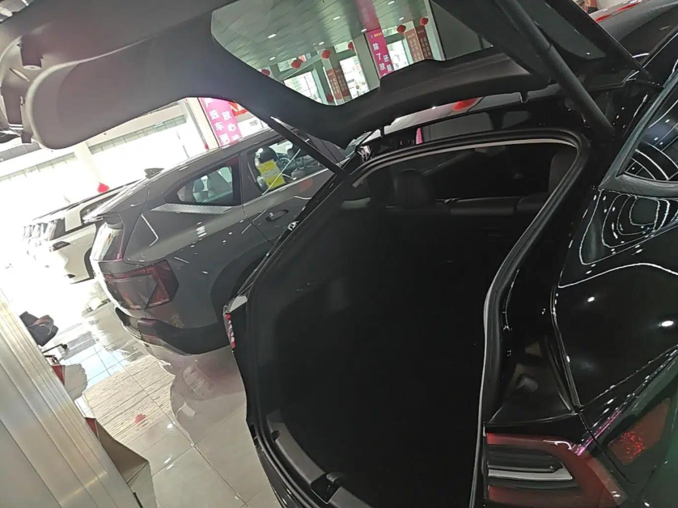Tesla Model Y 2022 Revised Version Rear-Wheel Drive — миниатюра 22