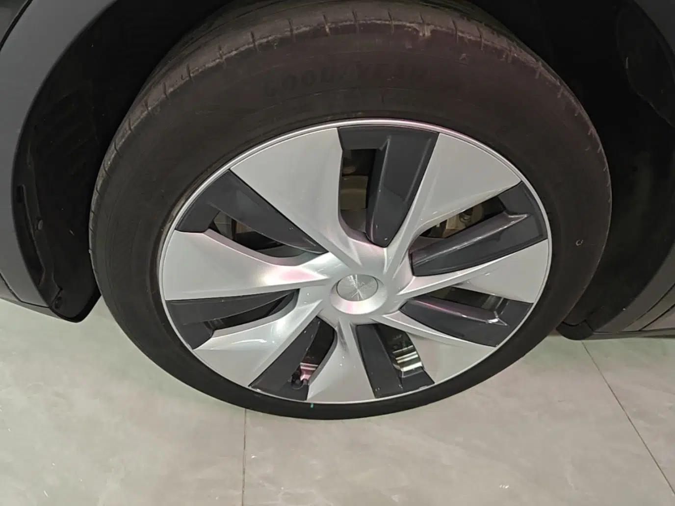 Tesla Model Y 2022 Revised Version Rear-Wheel Drive — миниатюра 10