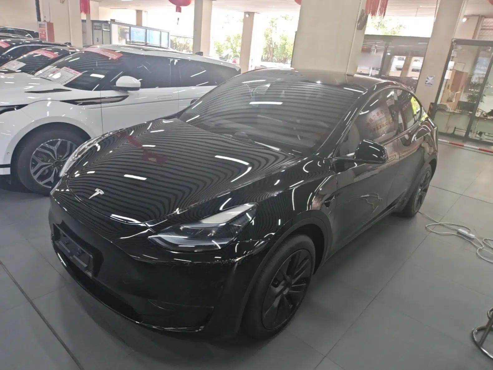 Tesla Model Y 2023 Rear-Wheel-Drive Version — миниатюра 1