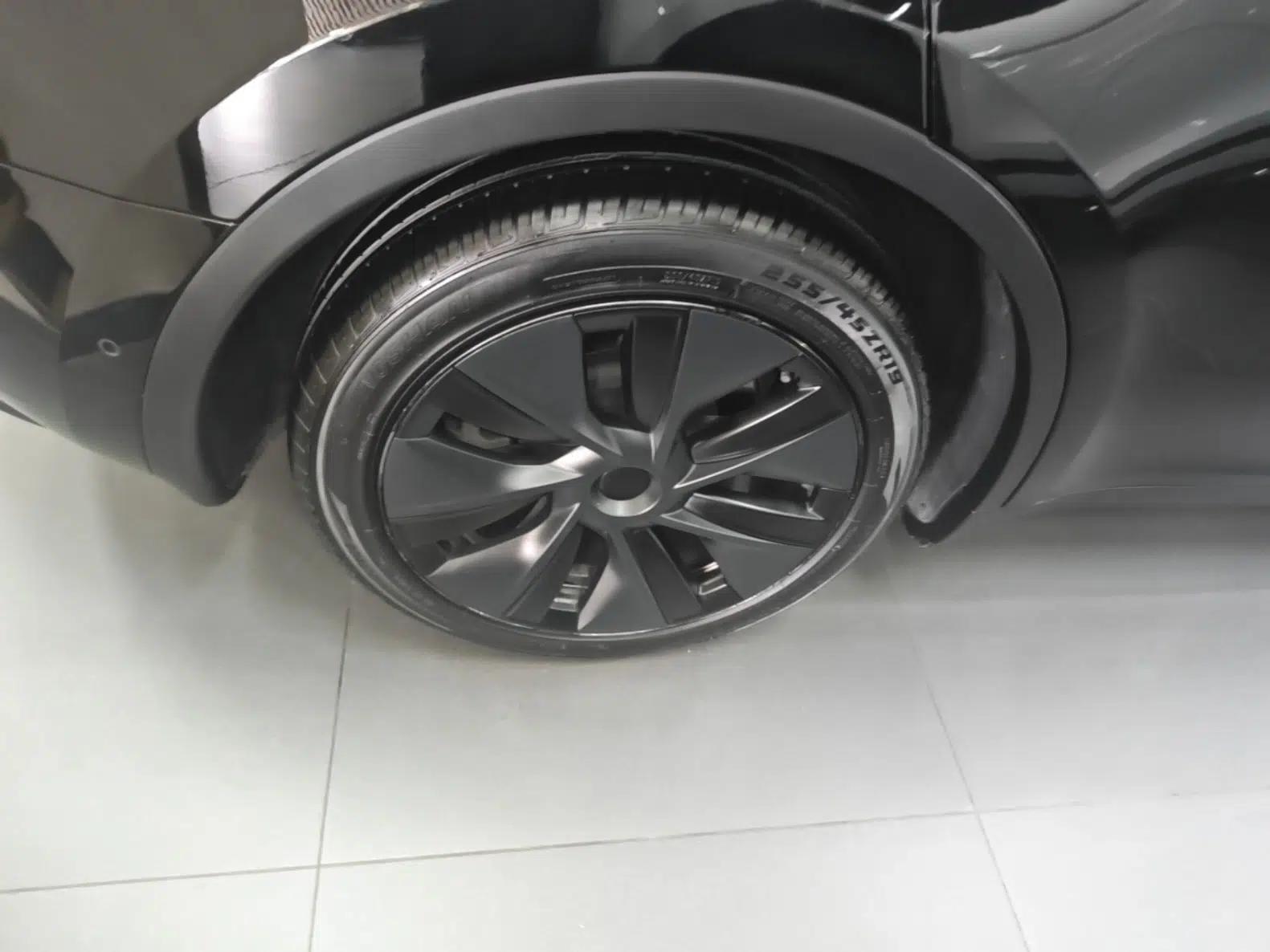 Tesla Model Y 2023 Rear-Wheel-Drive Version — миниатюра 11