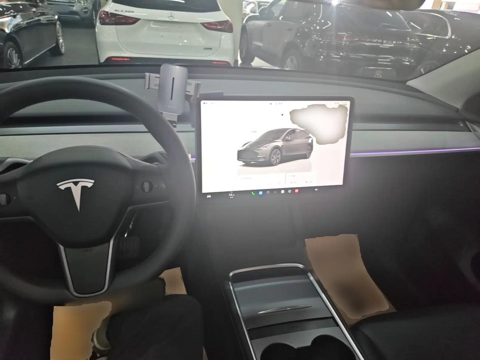 Tesla Model Y 2023 Rear-Wheel-Drive Version — миниатюра 12