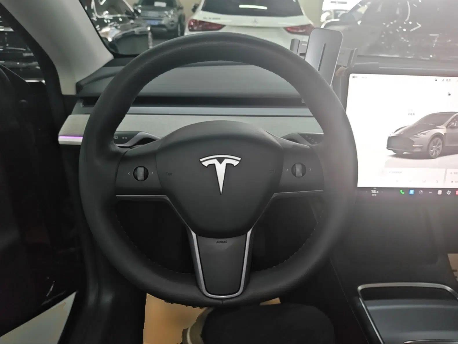 Tesla Model Y 2023 Rear-Wheel-Drive Version — миниатюра 13