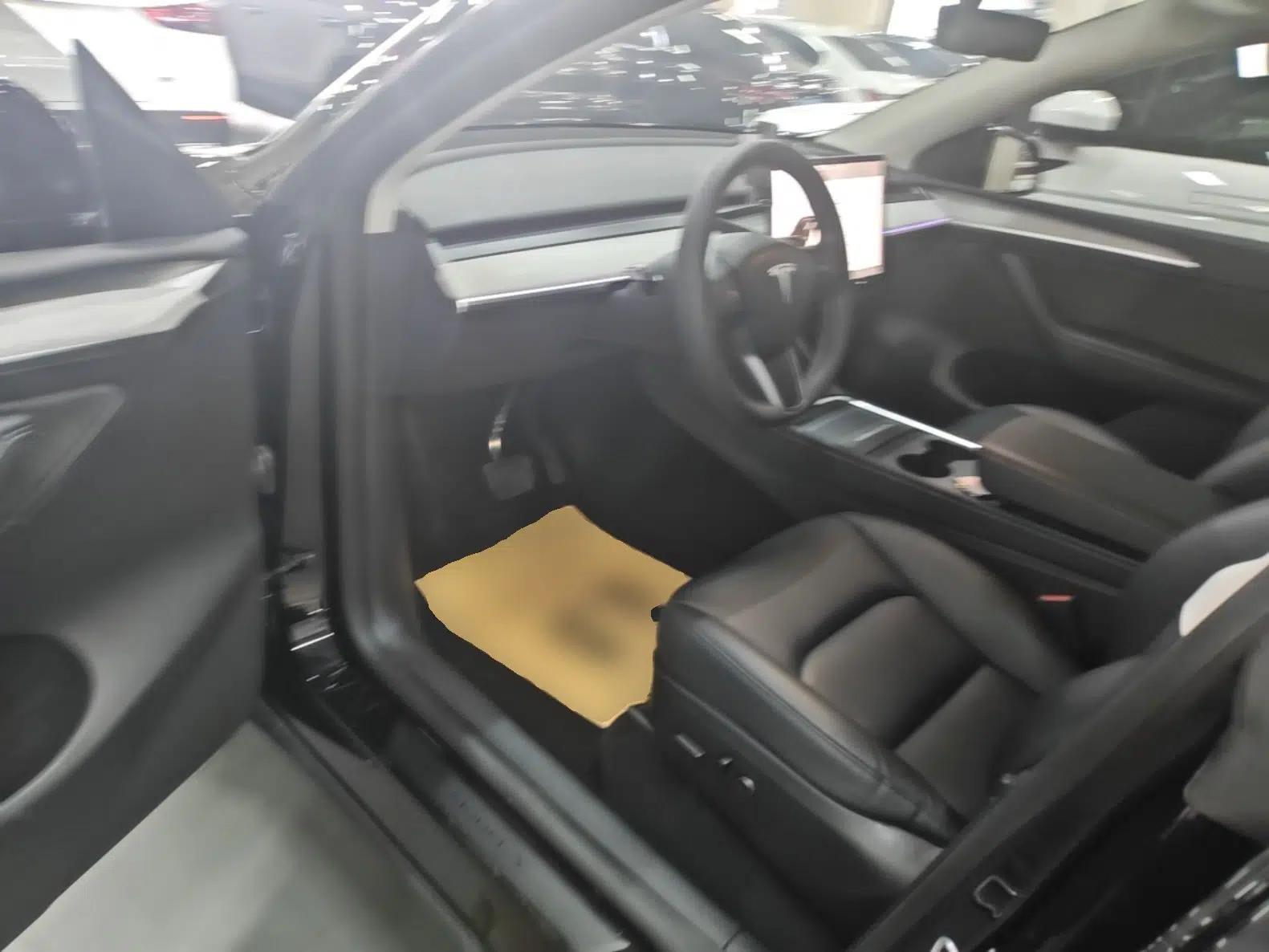 Tesla Model Y 2023 Rear-Wheel-Drive Version — миниатюра 18