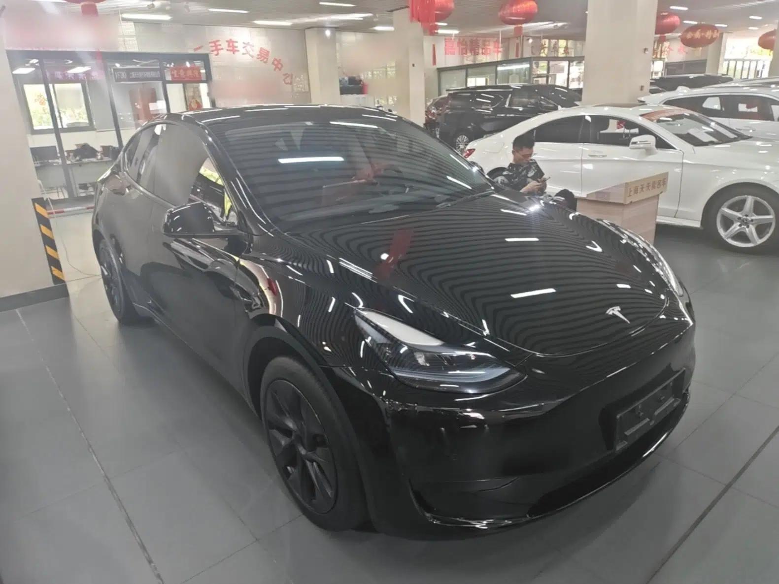Tesla Model Y 2023 Rear-Wheel-Drive Version — миниатюра 3