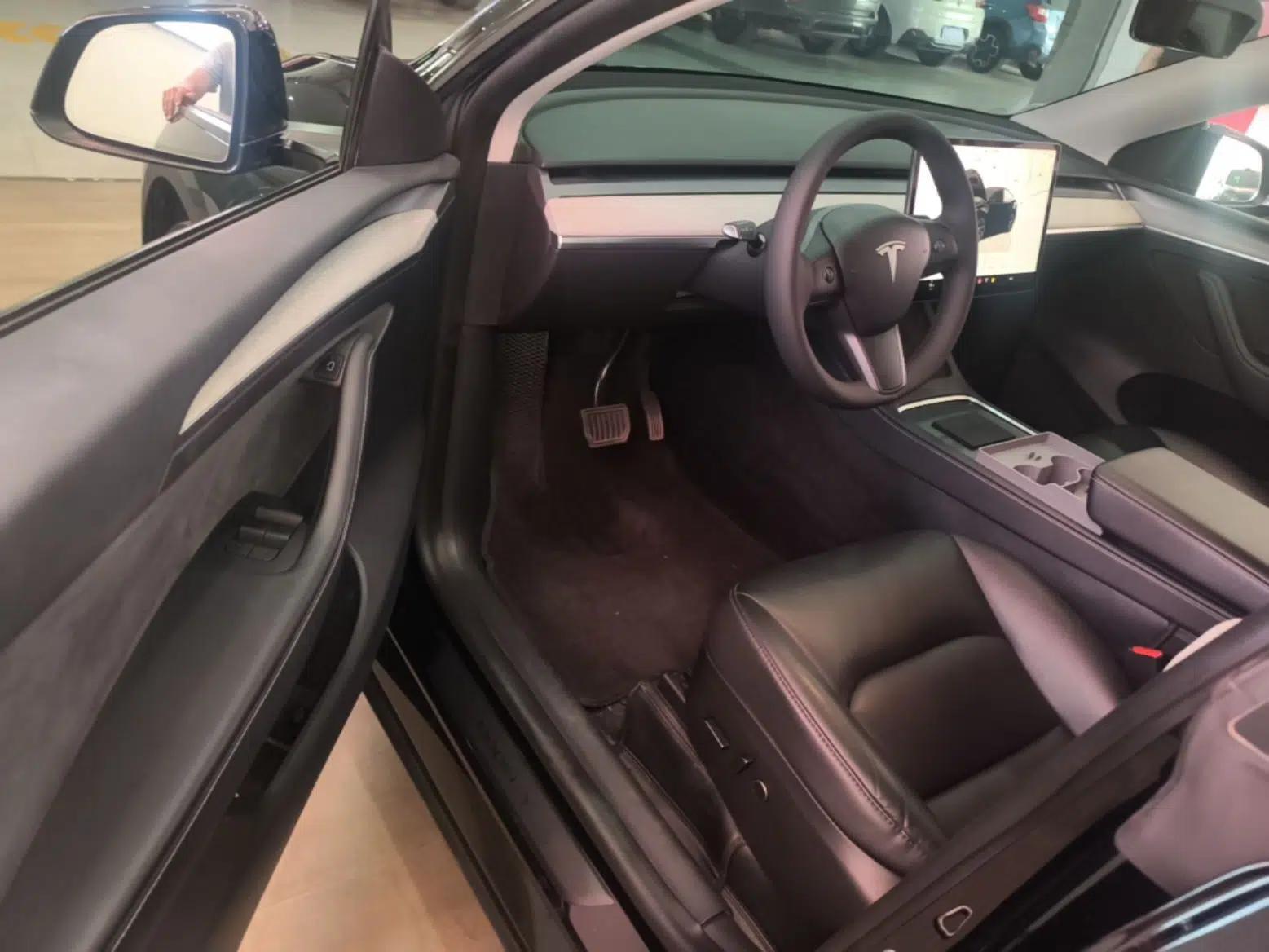 Tesla Model Y 2023 Rear-Wheel-Drive Version — миниатюра 18