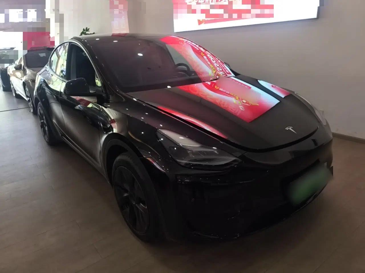 Tesla Model Y 2023 Rear-Wheel-Drive Version — миниатюра 3
