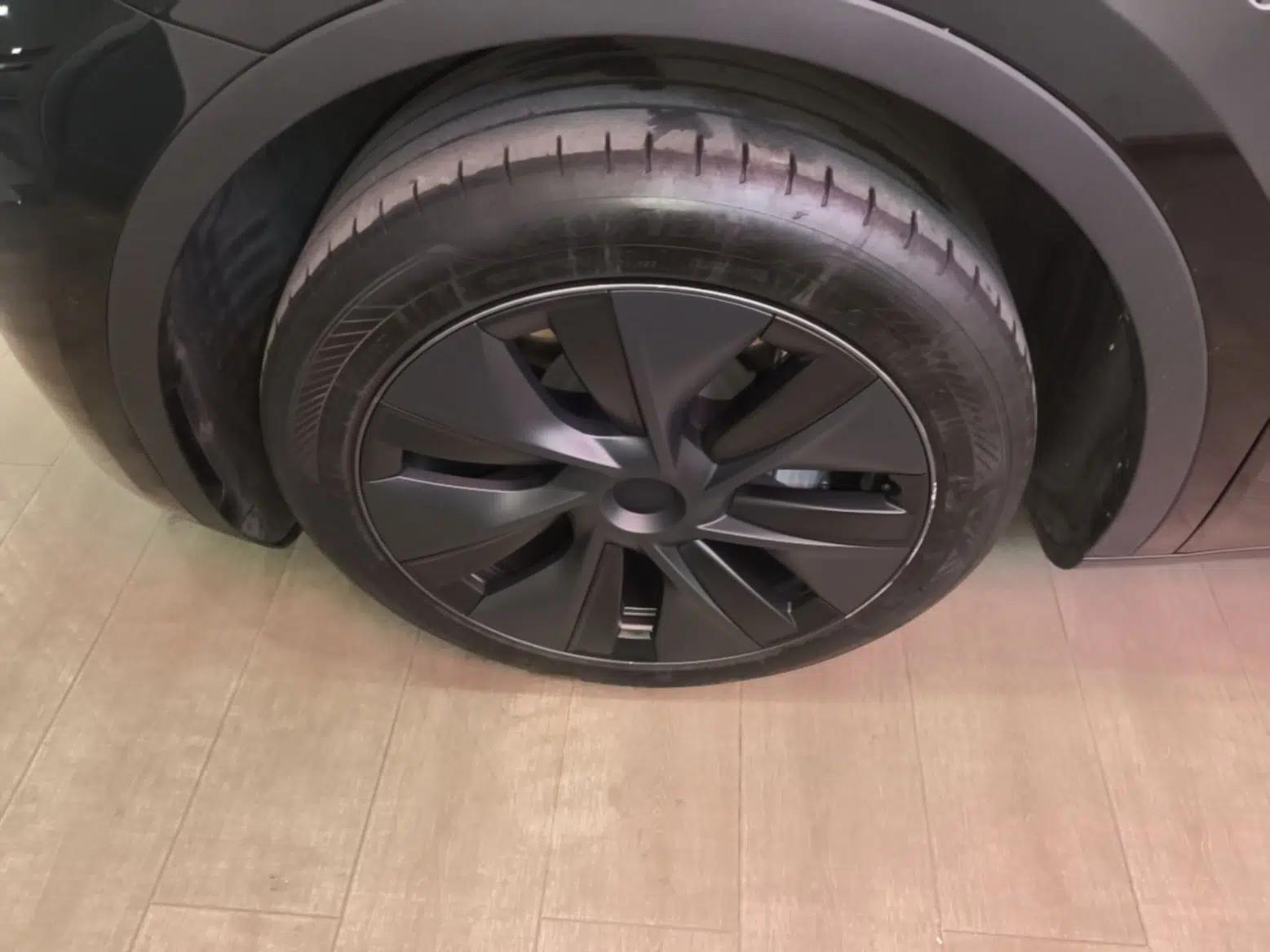 Tesla Model Y 2023 Rear-Wheel-Drive Version — миниатюра 10