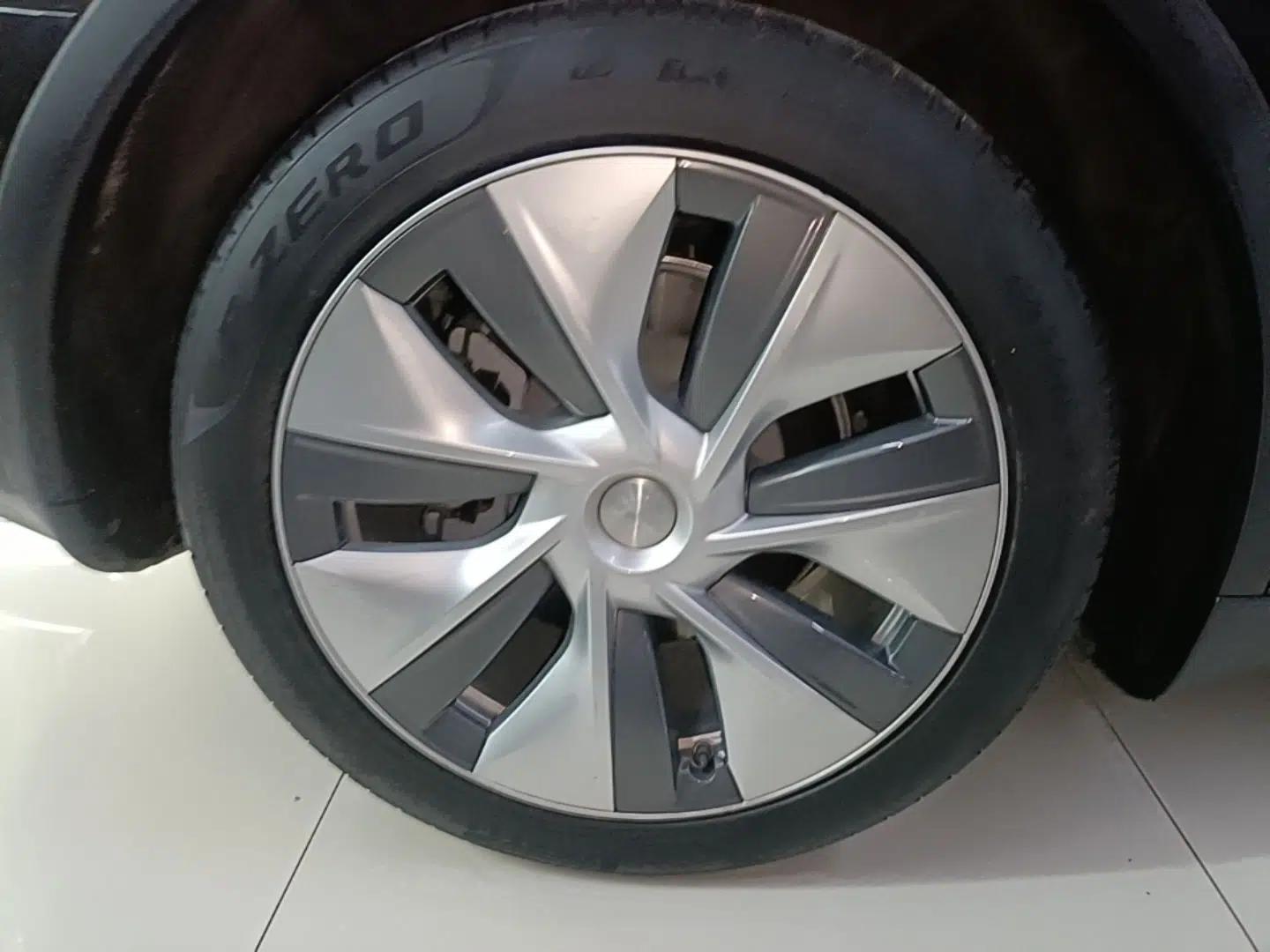 Tesla Model Y 2022 Revised Version Rear-Wheel Drive — миниатюра 11