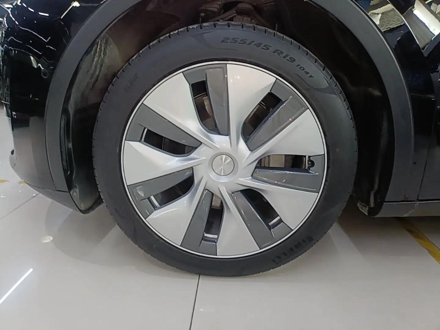 Tesla Model Y 2022 Revised Version Rear-Wheel Drive — миниатюра 15