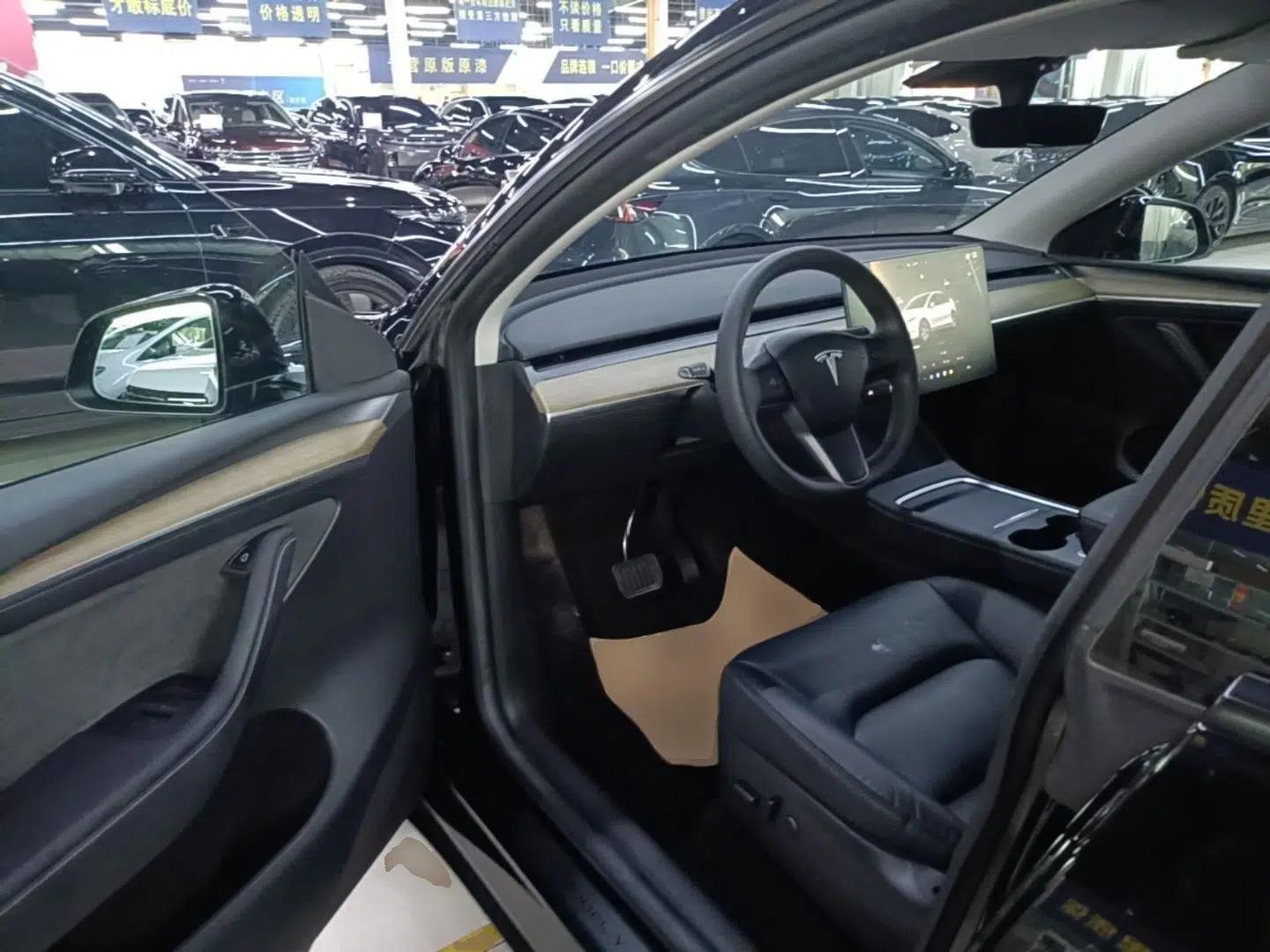 Tesla Model Y 2022 Revised Version Rear-Wheel Drive — миниатюра 23