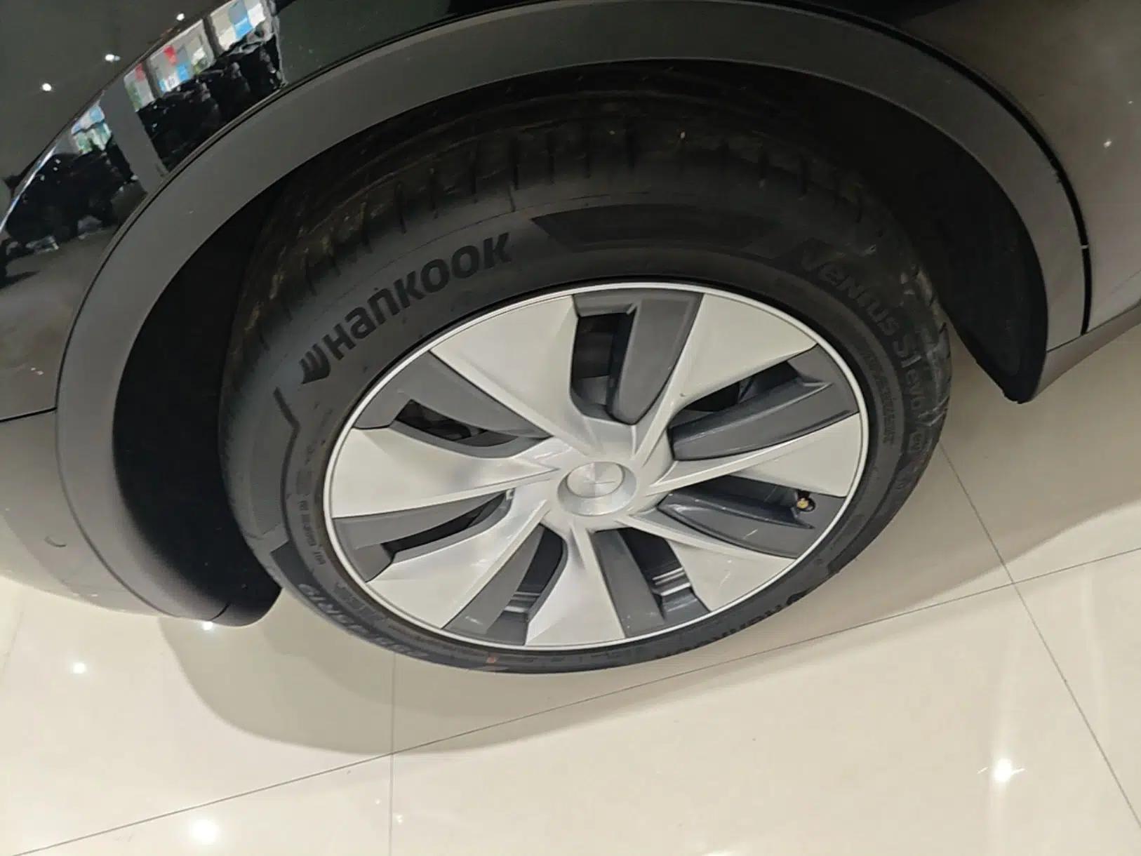 Tesla Model Y 2022 Rear-Wheel-Drive Version — миниатюра 11