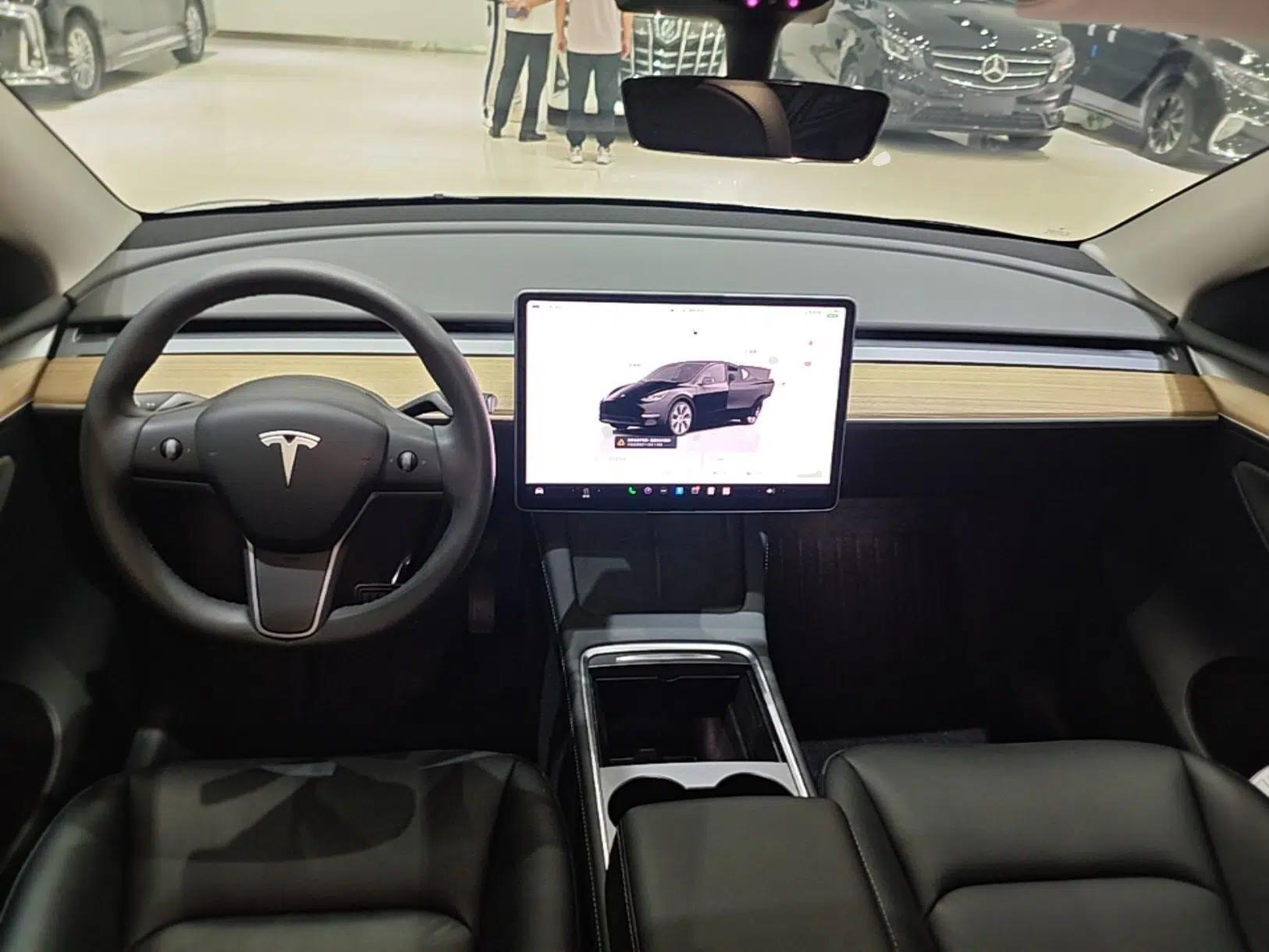Tesla Model Y 2022 Rear-Wheel-Drive Version — миниатюра 12