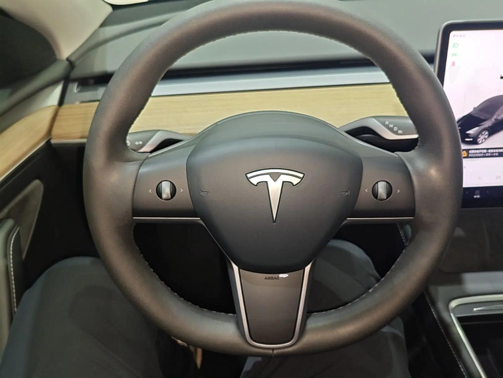 Tesla Model Y 2022 Rear-Wheel-Drive Version — миниатюра 13