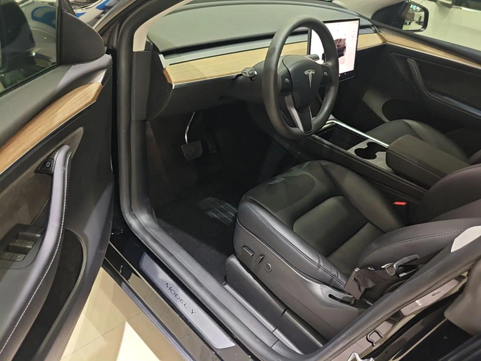 Tesla Model Y 2022 Rear-Wheel-Drive Version — миниатюра 18