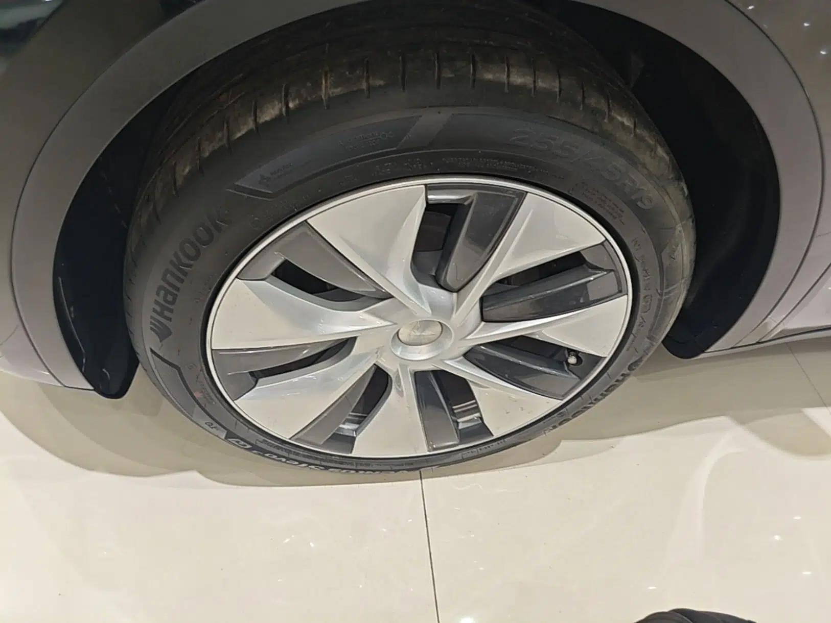 Tesla Model Y 2022 Rear-Wheel-Drive Version — миниатюра 10