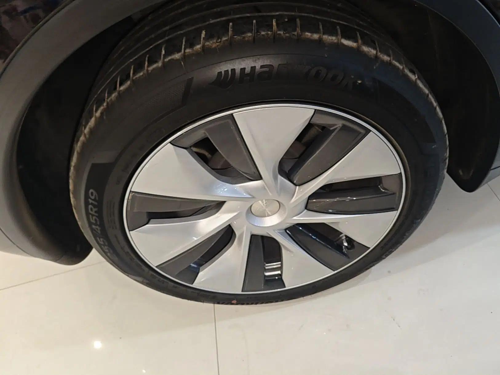 Tesla Model Y 2021 Long-Range All-Wheel-Drive Version 3D7 — миниатюра 11