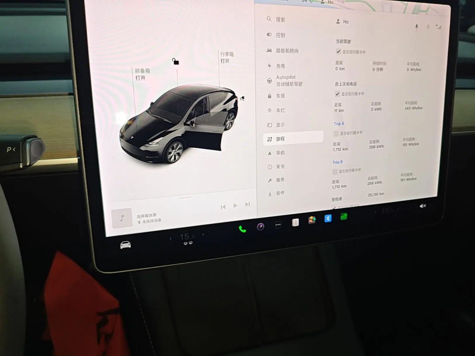 Tesla Model Y 2021 Long-Range All-Wheel-Drive Version 3D7 — миниатюра 15