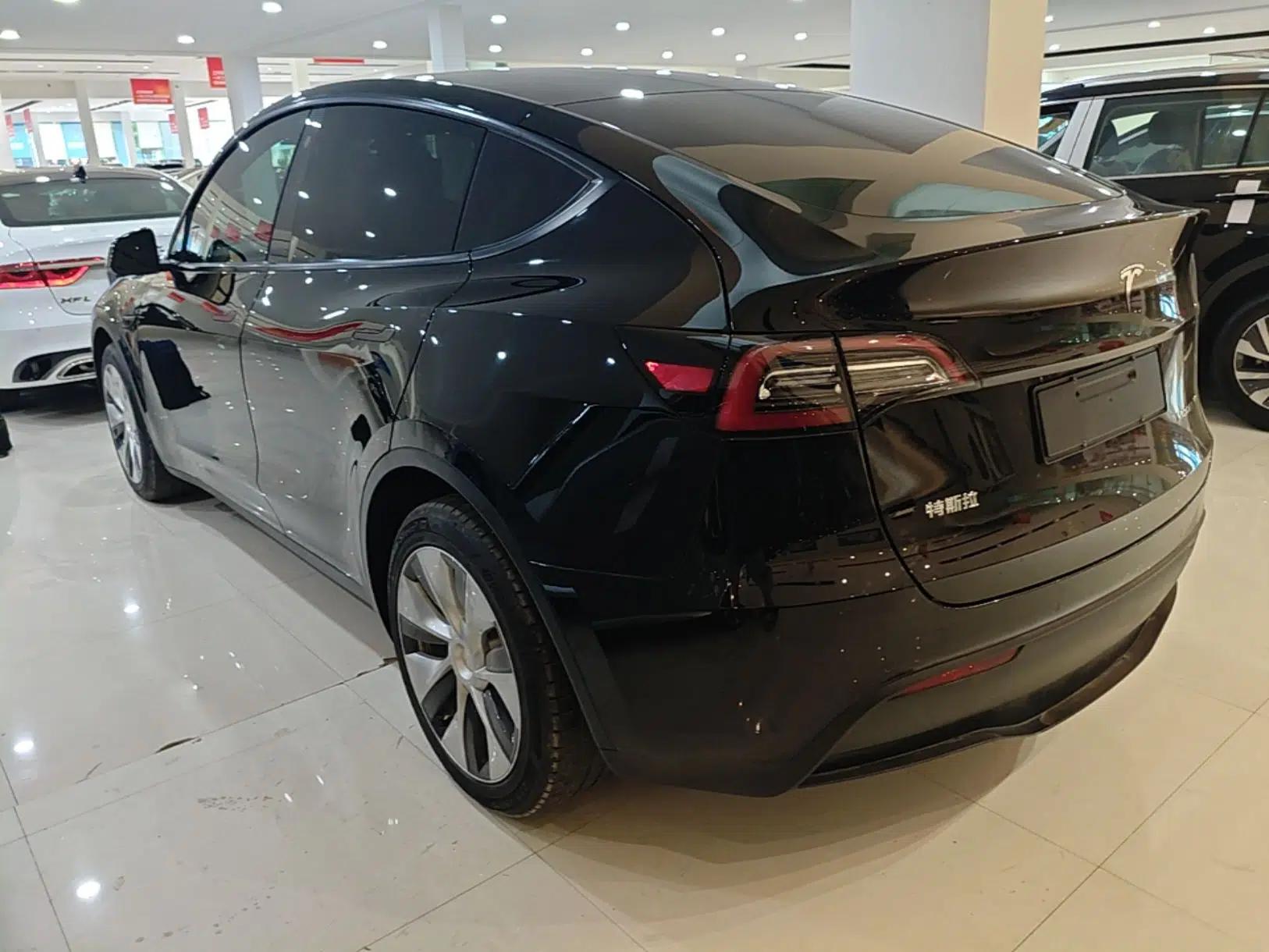 Tesla Model Y 2021 Long-Range All-Wheel-Drive Version 3D7 — миниатюра 4