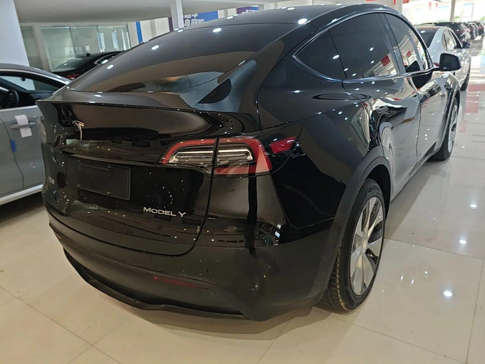 Tesla Model Y 2021 Long-Range All-Wheel-Drive Version 3D7 — миниатюра 6