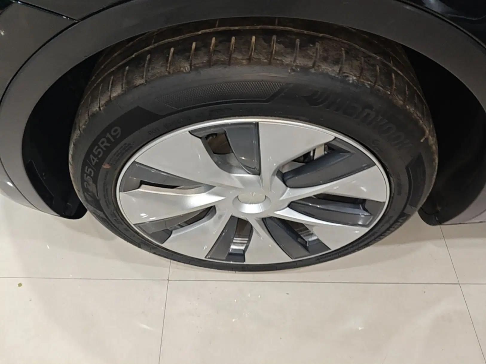 Tesla Model Y 2021 Long-Range All-Wheel-Drive Version 3D7 — миниатюра 10