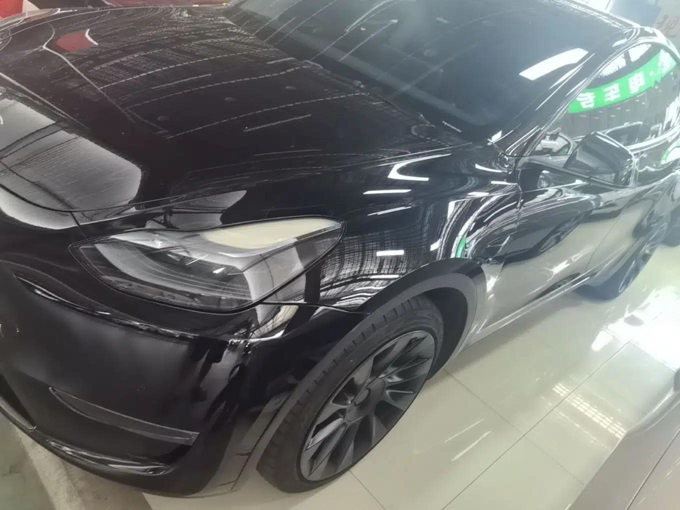 Tesla Model Y 2023 Long-Range All-Wheel-Drive Version — миниатюра 1